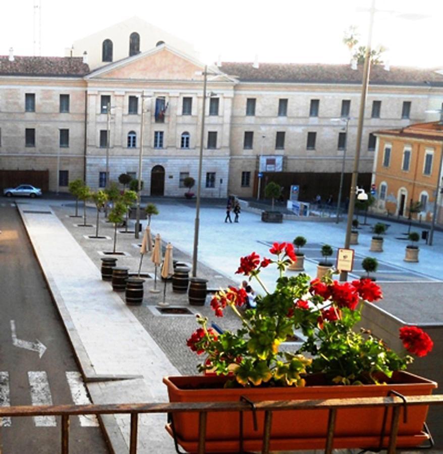 B&B Le Finestre Su Via Cavour Sassari Exterior foto