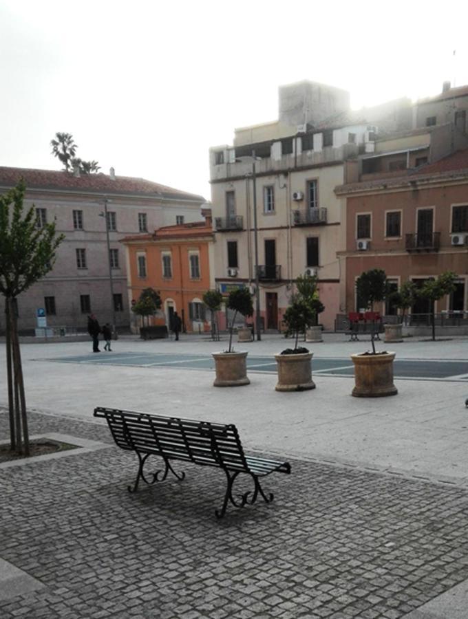 B&B Le Finestre Su Via Cavour Sassari Exterior foto