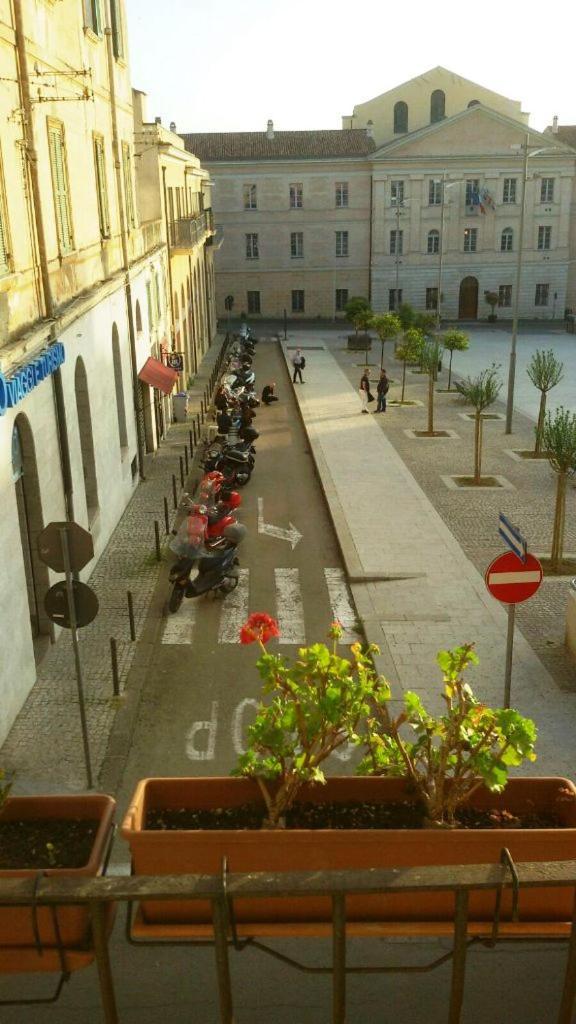 B&B Le Finestre Su Via Cavour Sassari Exterior foto