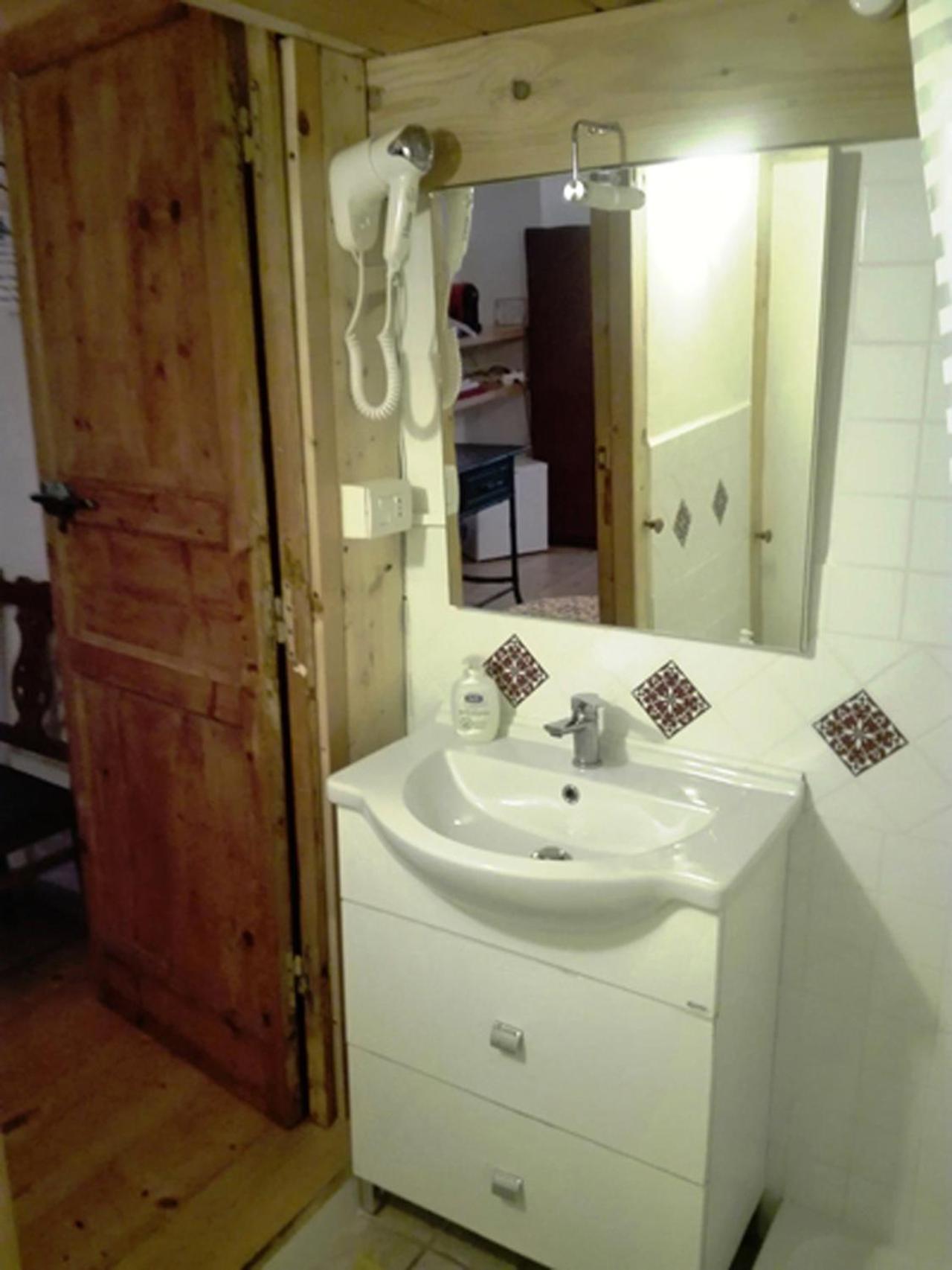 B&B Le Finestre Su Via Cavour Sassari Quarto foto