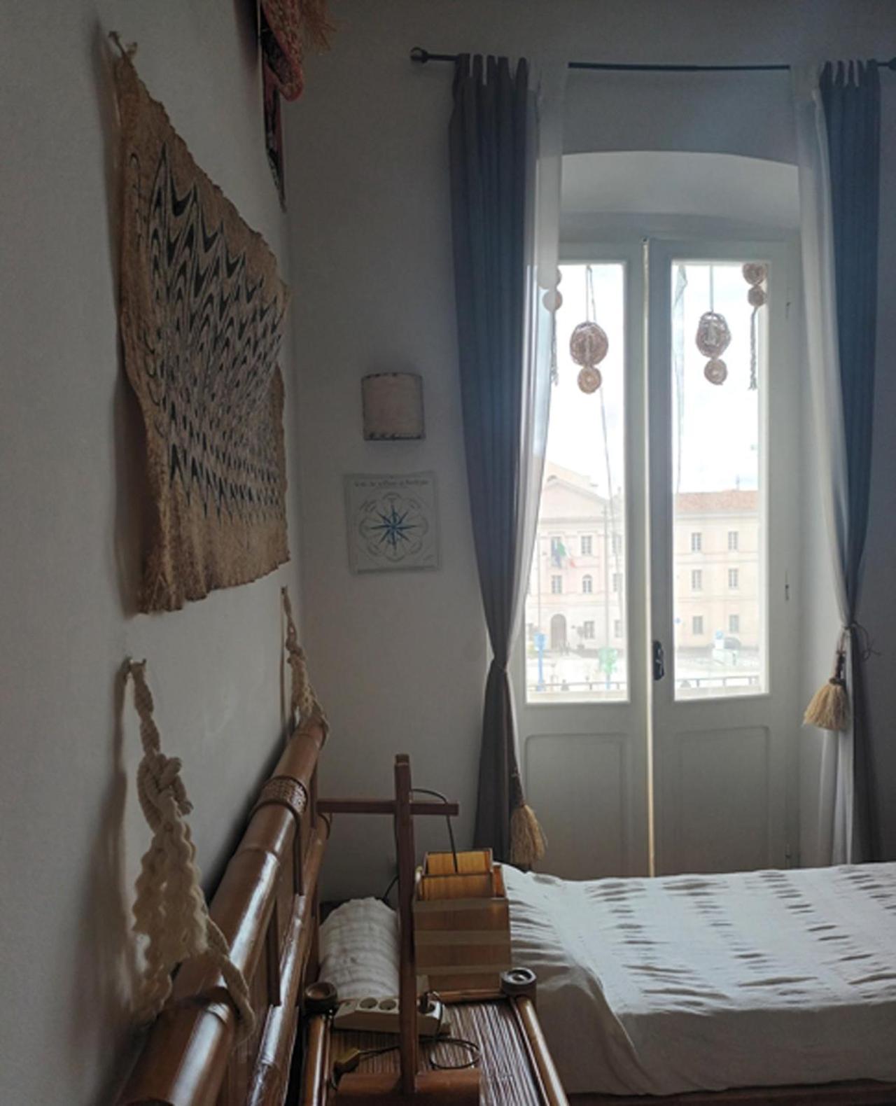 B&B Le Finestre Su Via Cavour Sassari Quarto foto